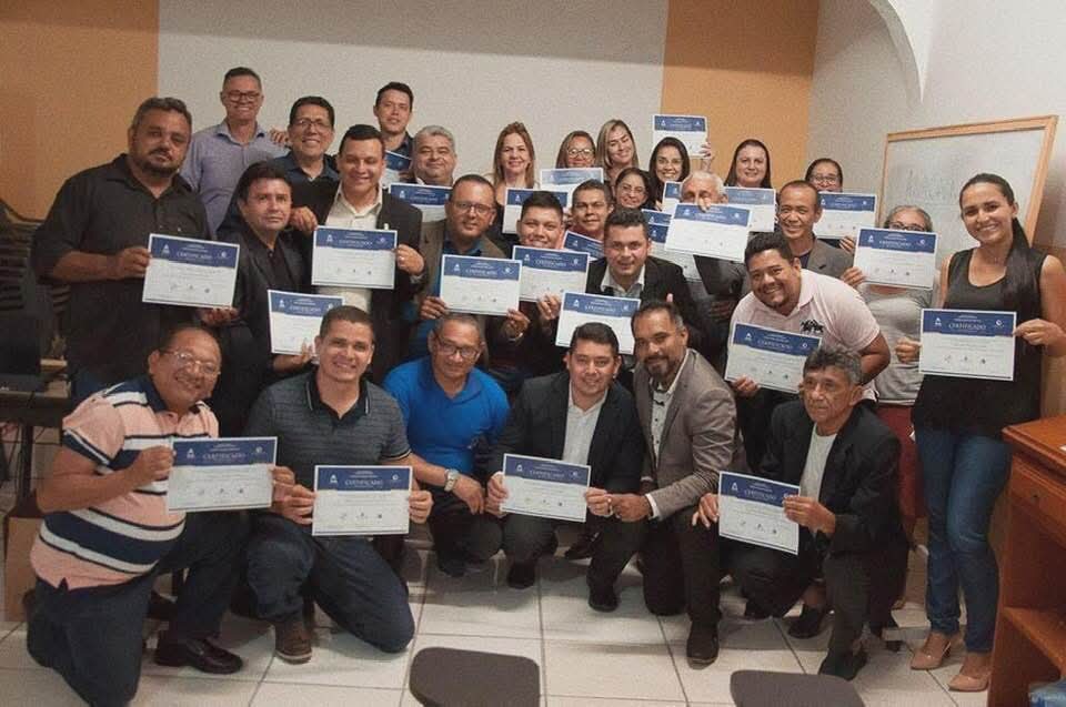 Turma certificada em programa da Manova